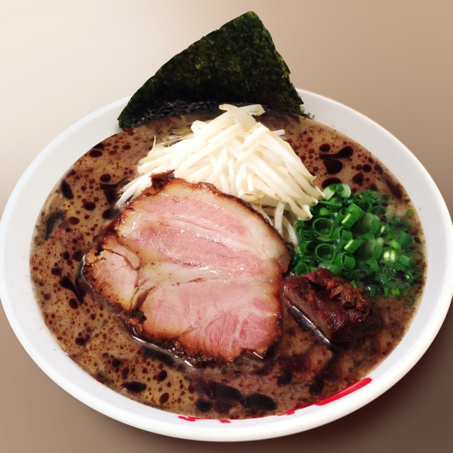 基本の黒マー油豚骨味「らーめん」￥750